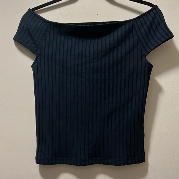 Banana Republic Chantel Off-Shoulder Top, Size 2 - Picture 3 of 4